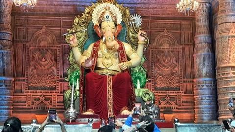 Ganesh Chaturthi 2024: लाल बाग के राजा की पहली झलक सामने आई, घर बैठे बप्पा  के दर्शन