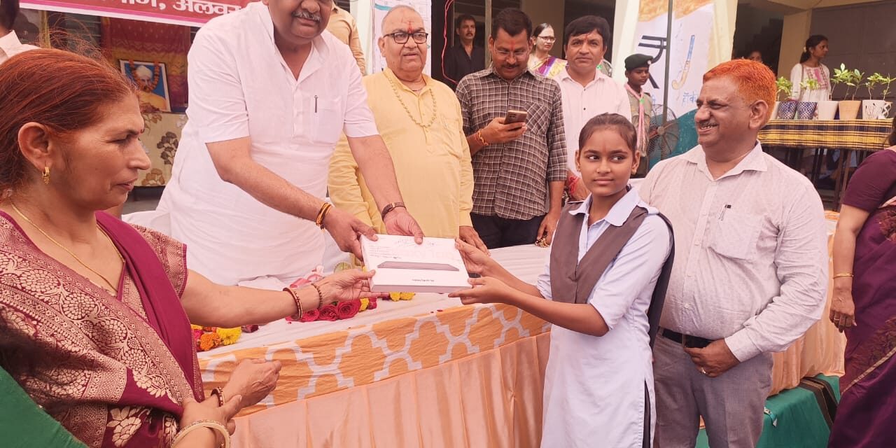 Mr. Sanjay Sharma: वन मंत्री ने दो कक्षा- कक्षों का किया शिलान्यास