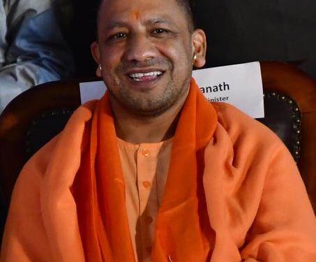 Yogi Adityanath ने कैम्पियरगंज, गोरखपुर मे ं जटायु संरक्षण एवं प्रजनन केन्द्र का उद्घाटन किया
