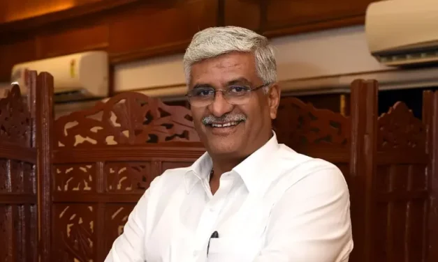 पीएम नरेंद्रमोदी ने प्रतिष्ठित पर्यटन केंद्रों को वैश्विक मानकों के अनुरूप विकसित करने के लिए 23 राज्यों में 40 परियोजनाओं को मंजूरी दी।
