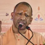 प्रधानमंत्री, राज्यपाल तथा CM Yogi Adityanath ने त्रिवेणी में अक्षत, चन्दन, रोली, पुष्प और वस्त्र अर्पित किए