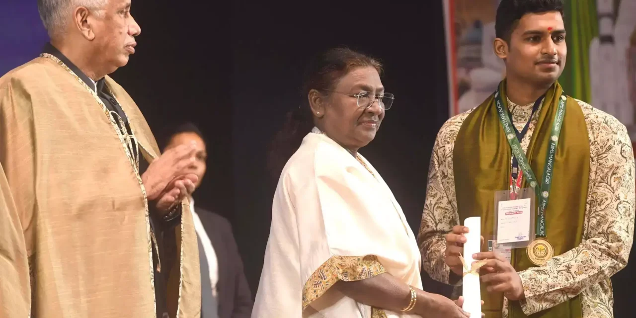 राष्ट्रपति श्रीमती द्रौपदी मुर्मु ने अखिल भारतीय आयुर्विज्ञान संस्थान, मंगलगिरी के प्रथम दीक्षांत समारोह को संबोधित किया