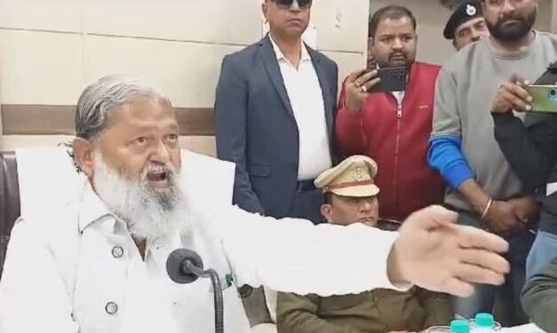 श्रम मंत्री श्री अनिल विज: अधिकारी जनता की समस्याओं के समाधान को दें प्राथमिकता