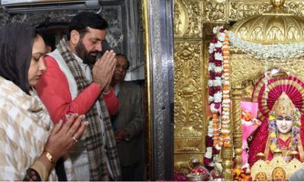 नववर्ष के अवसर पर मुख्यमंत्री श्री नायब सिंह सैनी ने अपनी धर्मपत्नी के साथ माता मनसा देवी मंदिर परिसर में पूजा अर्चना की