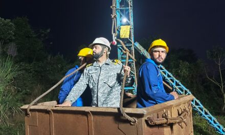 भारतीय नौसेना की टीम असम के उमरंगसो में फंसे खनिकों को बचाने के लिए तैनात