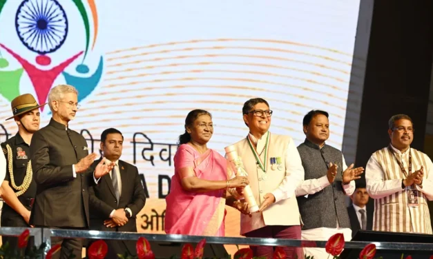 राष्ट्रपति श्रीमती द्रौपदी मुर्मु ने 18वें प्रवासी भारतीय दिवस सम्मेलन के समापन सत्र की शोभा बढ़ाई
