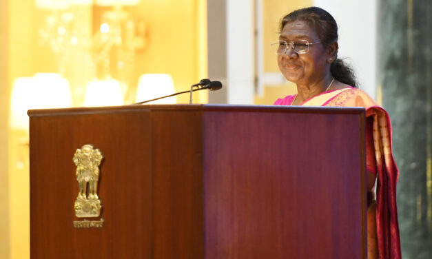राष्ट्रपति श्रीमती द्रौपदी मुर्मू ने पंचायती राज संस्थाओं की अनुसूचित जनजाति की महिला प्रतिनिधियों के साथ बातचीत की