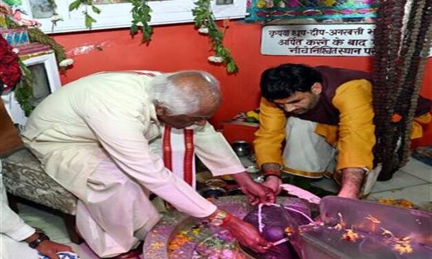 राज्यपाल श्री बंडारू दत्तात्रेय ने सकेतड़ी मंदिर में पूजा अर्चना कर प्रदेशवासियों के लिए सुख, समृद्धि और खुशहाली की कामना की