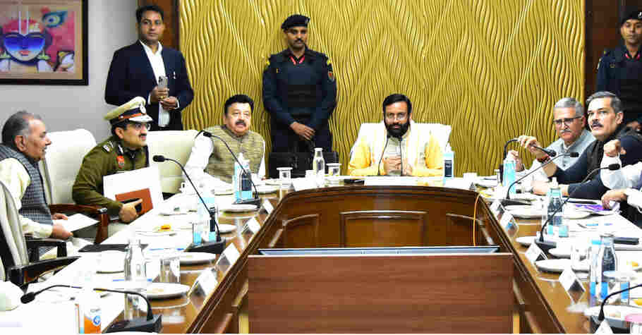 मुख्यमंत्री श्री नायब सिंह सैनी ने गुरुग्राम में क्रियान्वित विकास परियोजनाओं की ली समीक्षा बैठक