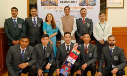 रक्षा राज्य मंत्री श्री संजय सेठ ने माउंट एवरेस्ट और माउंट कंचनजंगा अभियान को हरी झंडी दिखाई