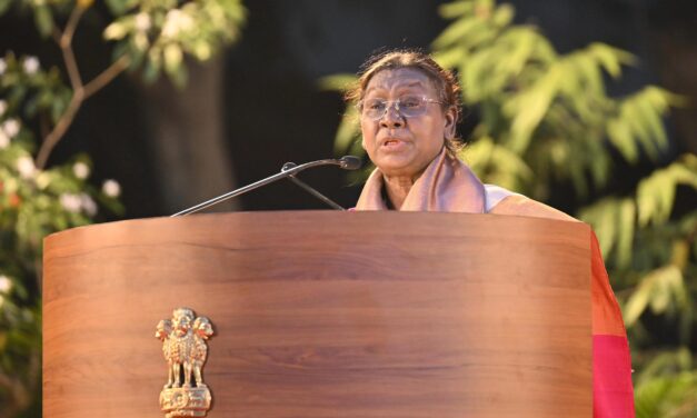 राष्ट्रपति श्रीमती द्रौपदी मुर्मु ने राष्ट्रीय डिजाइन संस्थान के दीक्षांत समारोह में भाग लिया