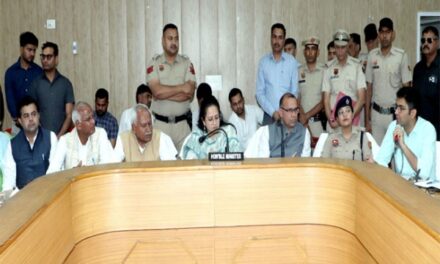 हरियाणा की स्वास्थ्य मंत्री कुमारी आरती सिंह राव ने नारनौल में ली अधिकारियों की बैठक