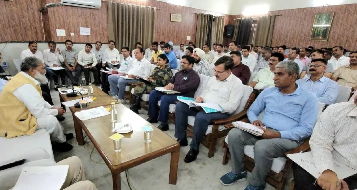 ऊर्जा मंत्री श्री अनिल विज ने अंबाला छावनी से संबंधित चल रही परियोजनाओं के बारे में की समीक्षा बैठक