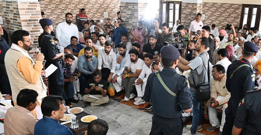 मुख्यमंत्री श्री नायब सिंह सैनी “गांव चलो” अभियान के तहत पंचकूला के रामगढ़ गांव पहुंचे