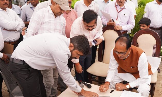 केंद्रीय मंत्री श्री शिवराज सिंह चौहान ने मध्य प्रदेश में डिजिटल एग्रीकल्चर मिशन के तहत अपनी किसान ID बनवाई