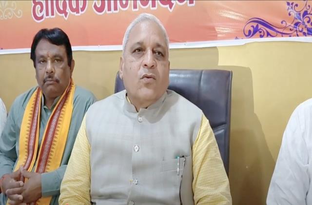 कैबिनेट मंत्री रणबीर सिंह गंगवा ने बरवाला अनाज मंडी का निरीक्षण किया