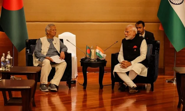 प्रधानमंत्री श्री नरेन्द्र मोदी ने बिम्सटेक शिखर सम्मेलन के मौके पर बांग्लादेश के मुख्य सलाहकार से मुलाकात की