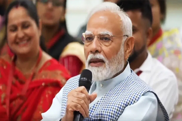 प्रधानमंत्री श्री नरेन्द्र मोदी ने मुद्रा योजना के लाभार्थियों से बातचीत की