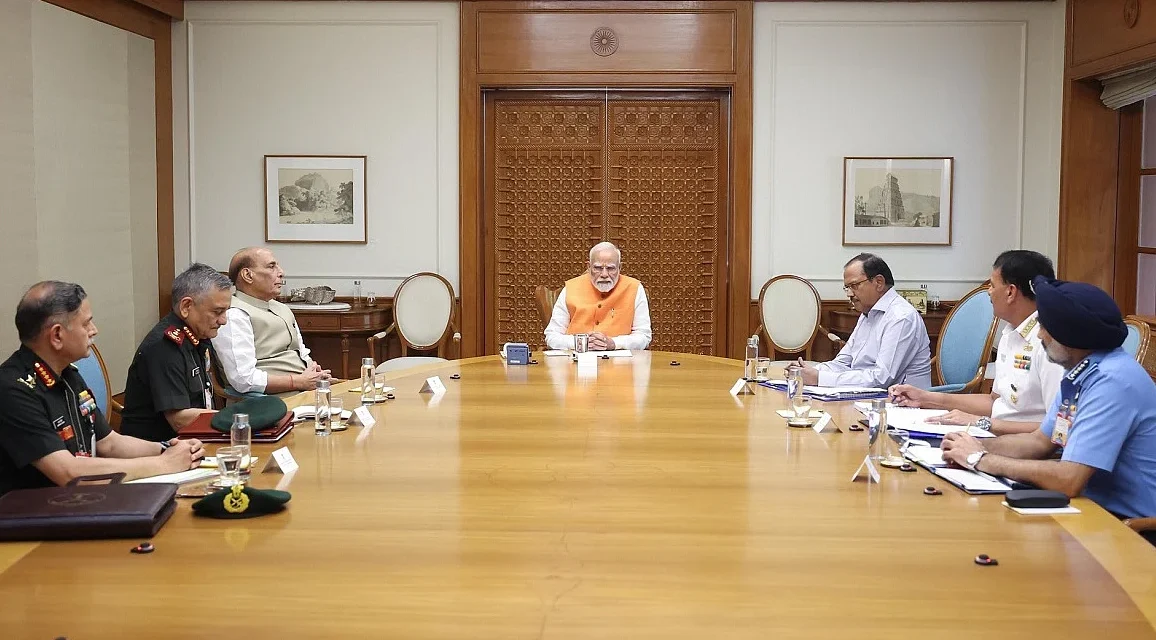 प्रधानमंत्री श्री नरेन्‍द्र मोदी ने केन्‍द्र सरकार के सचिवों के साथ एक उच्च-स्तरीय बैठक की अध्यक्षता की