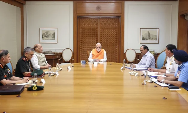 प्रधानमंत्री श्री नरेन्‍द्र मोदी ने केन्‍द्र सरकार के सचिवों के साथ एक उच्च-स्तरीय बैठक की अध्यक्षता की