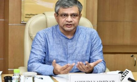 रेल मंत्री श्री अश्विनी वैष्णव द्वारा रेल परिचालन की समीक्षा, विशेष गाड़ियों के संचालन के दिए निर्देश