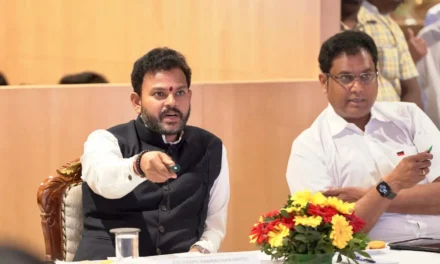 केंद्रीय मंत्री श्री राम मोहन नायडू ने सुरक्षा, यात्री सुविधा और एयरलाइन प्रदर्शन पर नागर विमानन मंत्रालय की समीक्षा बैठक की अध्यक्षता की