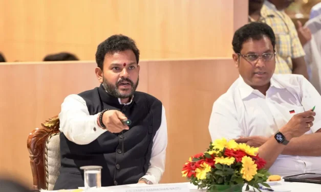 केंद्रीय मंत्री श्री राम मोहन नायडू ने सुरक्षा, यात्री सुविधा और एयरलाइन प्रदर्शन पर नागर विमानन मंत्रालय की समीक्षा बैठक की अध्यक्षता की