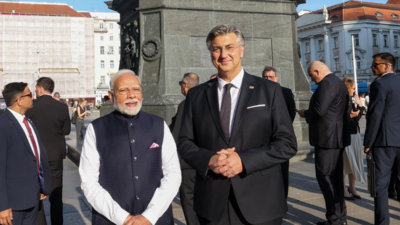 प्रधानमंत्री श्री नरेन्द्र मोदी ने जी-7 शिखर सम्मेलन के अवसर पर जर्मन चांसलर से मुलाकात की