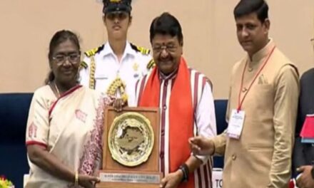 राष्ट्रपति द्रौपदी मुर्मु ने स्वच्छ सर्वेक्षण पुरस्कार प्रदान किए, आधुनिक चक्रीय अर्थव्यवस्था में पारंपरिक जीवनशैली की भूमिका पर जोर