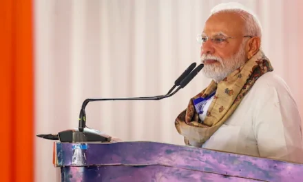 प्रधानमंत्री नरेंद्र मोदी ने दुर्गापुर में 5,400 करोड़ रुपये से अधिक की विकास परियोजनाओं का लोकार्पण और शिलान्यास किया