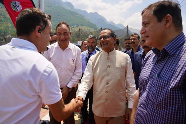 केंद्रीय मंत्री श्री शिवराज सिंह चौहान ने एसकेयूएएसटी-कश्मीर बागवानी उद्यान का दौरा किया, कृषि और संबद्ध क्षेत्रों पर हितधारकों की बैठक आयोजित की