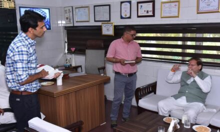 मंत्री डॉ. अरविंद शर्मा: औचक निरीक्षण के दौरान दूध संकलन व वीटा बूथों पर बिक्री बढ़ाने के दिए निर्देश