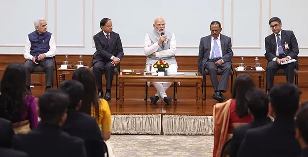 प्रधानमंत्री नरेंद्र मोदी से 2024 बैच के आईएफएस प्रशिक्षु अधिकारियों की मुलाकात: वैश्विक भूमिका और संचार में भारत की दिशा पर चर्चा