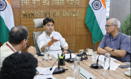 केंद्रीय मंत्री श्री ज्योतिरादित्य सिंधिया ने बाढ़ प्रभावित राज्यों में मोबाइल सेवाओं की बहाली के लिए की समीक्षा बैठक