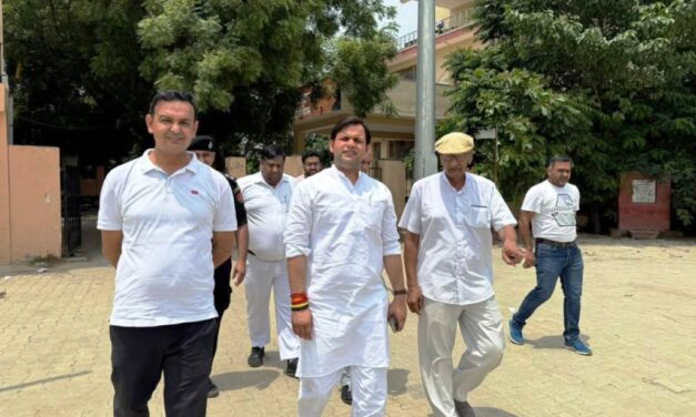 खेल मंत्री गौरव गौतम ने यमुना जल प्रवाह में बहने वाले युवक की जानकारी ली, स्थिति की की निगरानी
