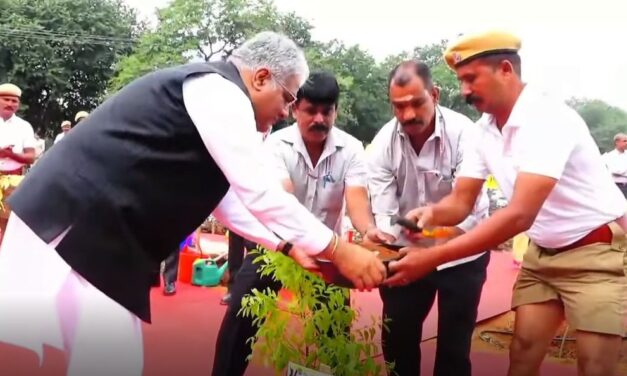पर्यावरण मंत्री श्री भूपेन्द्र यादव ने ‘एक पेड़ माँ के नाम’ अभियान के तहत वृक्षारोपण कार्यक्रम का नेतृत्व किया