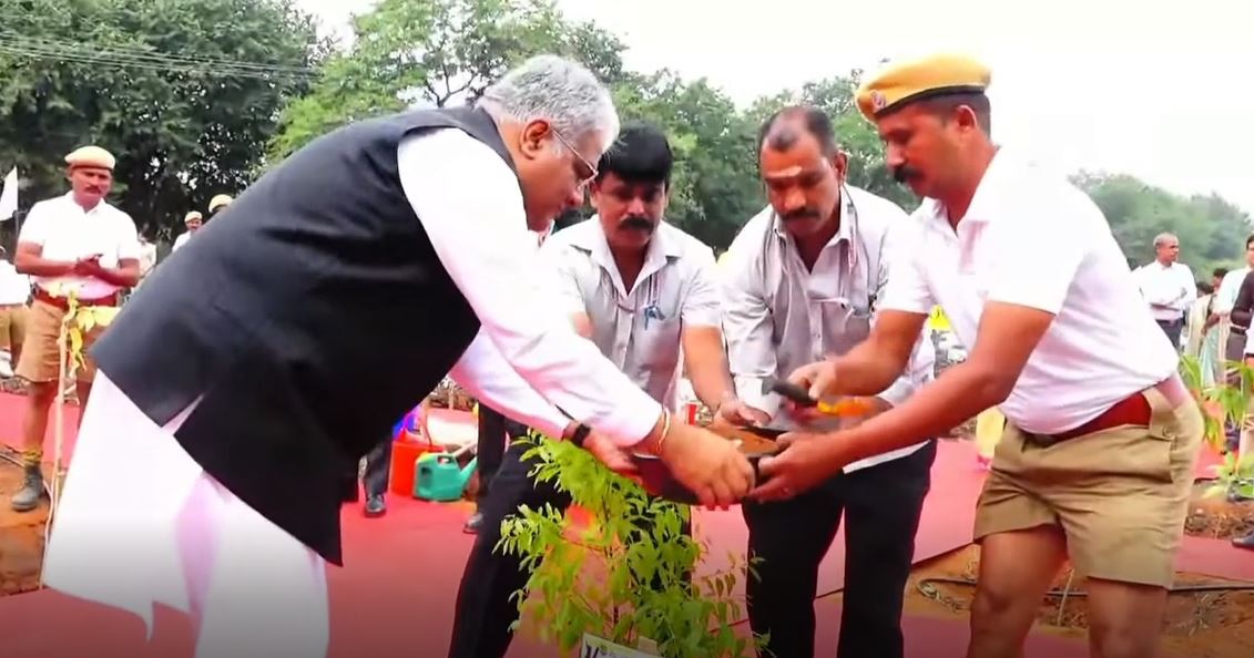 पर्यावरण मंत्री श्री भूपेन्द्र यादव ने ‘एक पेड़ माँ के नाम’ अभियान के तहत वृक्षारोपण कार्यक्रम का नेतृत्व किया