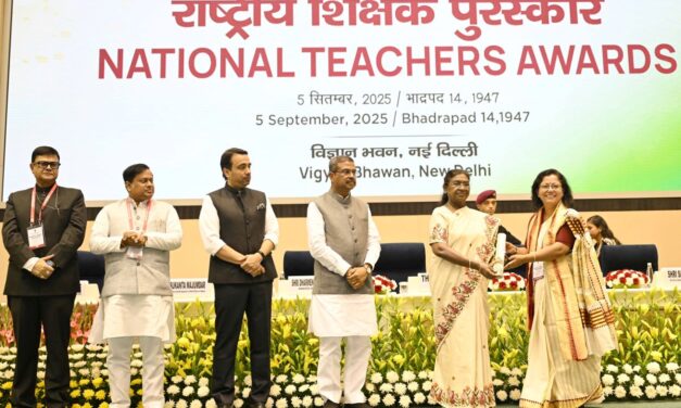 राष्ट्रपति द्रौपदी मुर्मु ने शिक्षकों को राष्ट्रीय पुरस्कार प्रदान किए, शिक्षा को वैश्विक महाशक्ति बनाने पर जोर