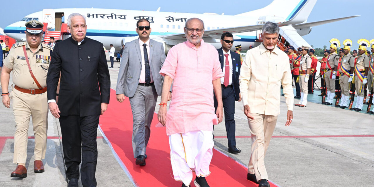 उपराष्ट्रपति सी.पी. राधाकृष्णन ने विजयवाड़ा में कनक दुर्गा मंदिर में पूजा-अर्चना की और विजयवाड़ा उत्सव 2025 में मुख्य अतिथि के रूप में भाग लिया