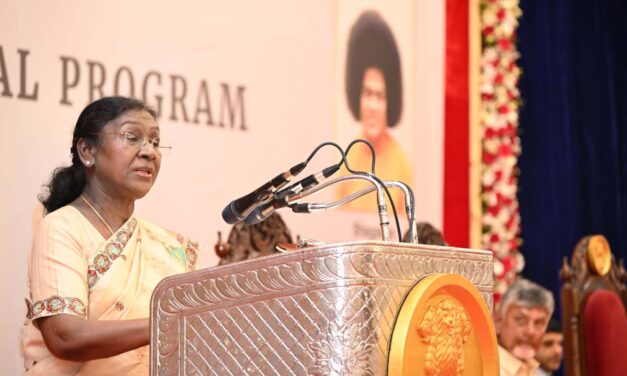 राष्ट्रपति द्रौपदी मुर्मु ने सत्य साई बाबा के शताब्दी समारोह में भाग लिया, आध्यात्म और सेवा के संदेश को किया जोरदार रूप से रेखांकित