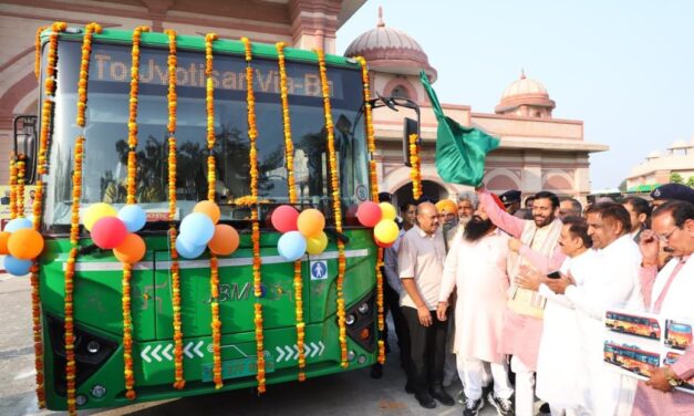 कुरुक्षेत्र में इलेक्ट्रिक बस सेवा की शुरुआत, मुख्यमंत्री नायब सिंह सैनी ने 10 ई-बसों को झंडी दिखाकर किया रवाना; दीपावली तक मुफ्त सफर की घोषणा