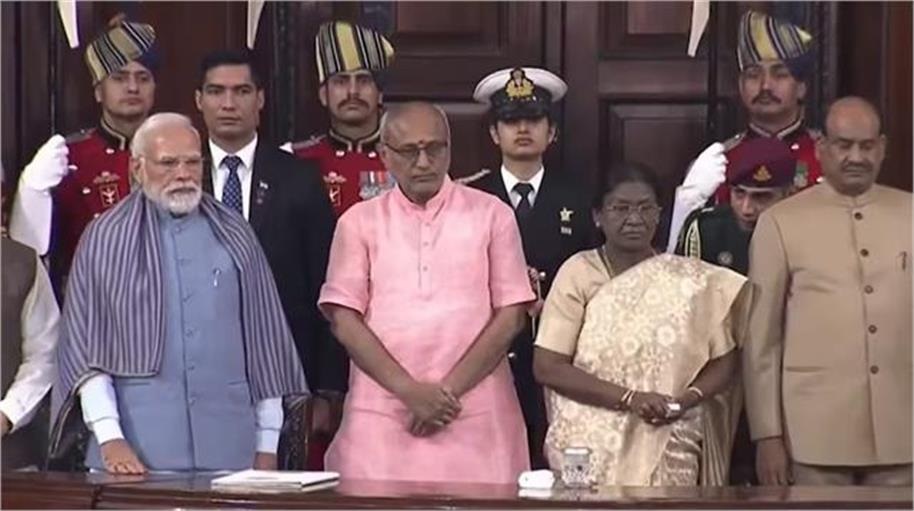 उपराष्ट्रपति श्री सी. पी. राधाकृष्णन ने संविधान दिवस पर संविधान सदन में संबोधित किया, भारत के विकास और लोकतांत्रिक परंपराओं पर जोर दिया