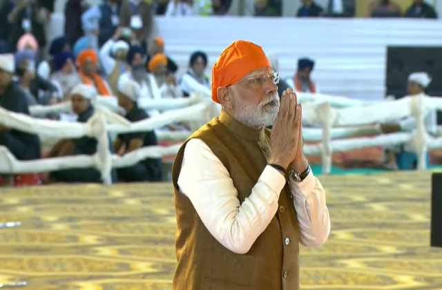 प्रधानमंत्री मोदी ने कुरुक्षेत्र में श्री गुरु तेग बहादुर जी के 350वें शहीदी दिवस पर श्रद्धांजलि अर्पित की