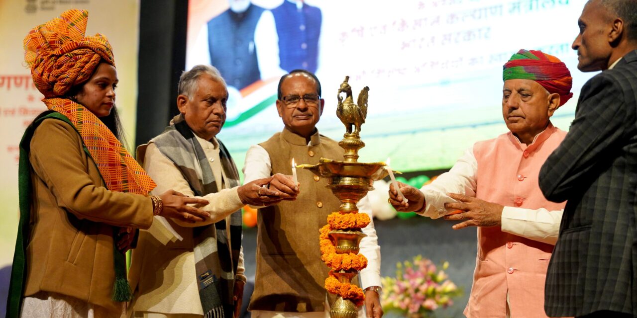 77वें गणतंत्र दिवस के अवसर पर केंद्रीय कृषि मंत्री शिवराज सिंह चौहान ने किसानों से किया संवाद