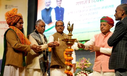 77वें गणतंत्र दिवस के अवसर पर केंद्रीय कृषि मंत्री शिवराज सिंह चौहान ने किसानों से किया संवाद