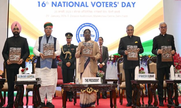राष्ट्रपति द्रौपदी मुर्मू ने 16वें राष्ट्रीय मतदाता दिवस 2026 समारोह में की भागीदारी